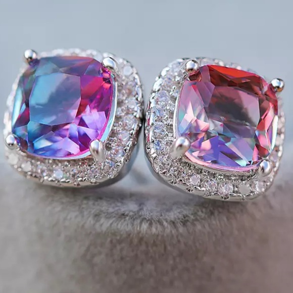 White GF stud earrings - Picture 4 of 5